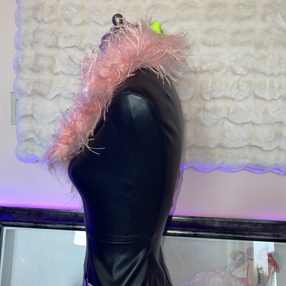 Elegant Pink Feather Boa loose pieces not really a boa off cuts - Picture 3 of 5
